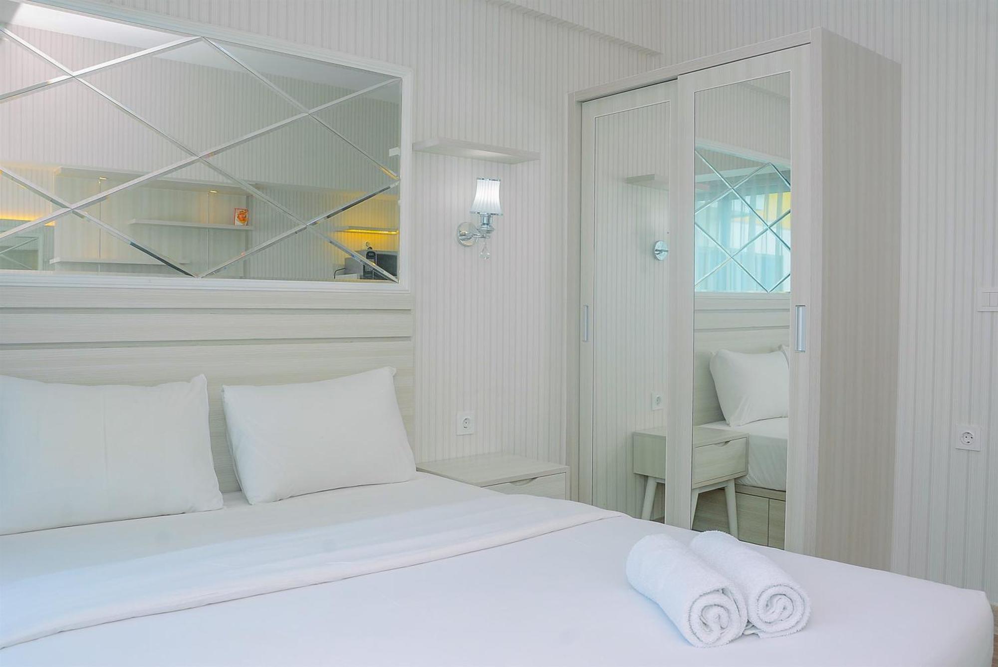 Apartemen With Pool View Springlake Summarecon By Travelio *